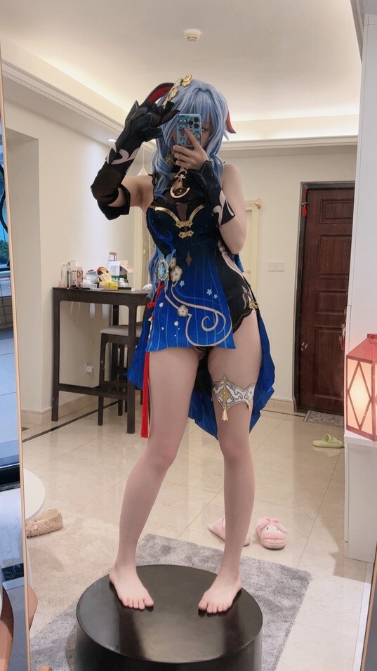 屑雪雪鸭 - 甘雨 新年 [44P2V-87.3MB]