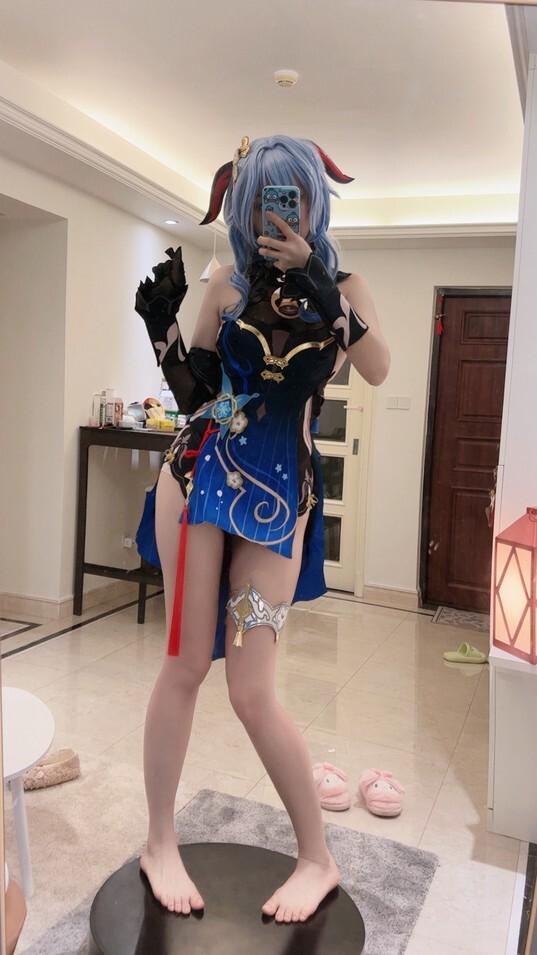 屑雪雪鸭 - 甘雨 新年 [44P2V-87.3MB]