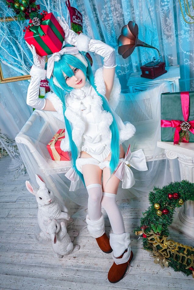 浅木珩阿珩 - 初音未来 [18P-113MB]