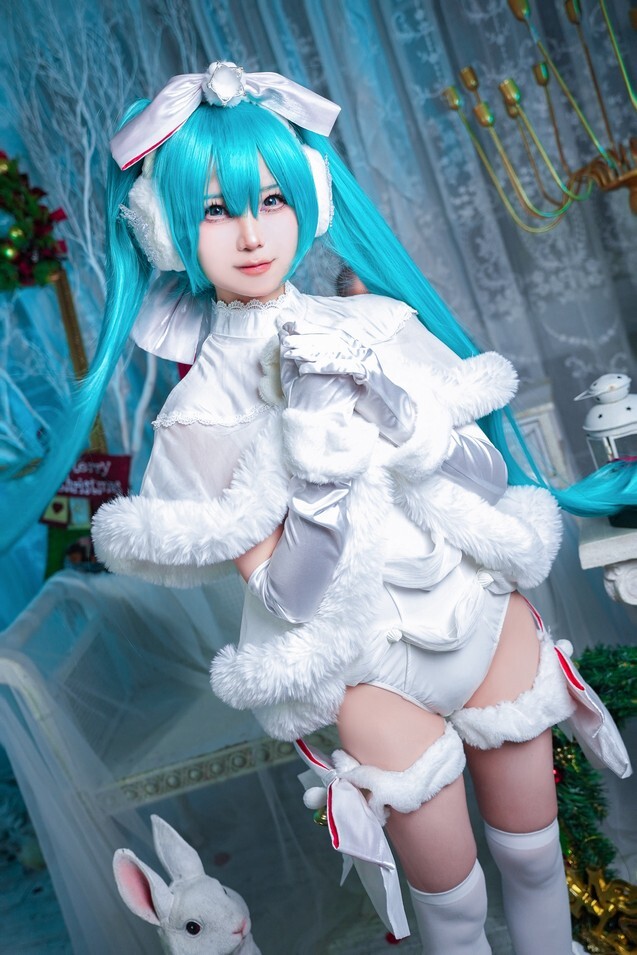 浅木珩阿珩 – 初音未来 [18P-113MB]