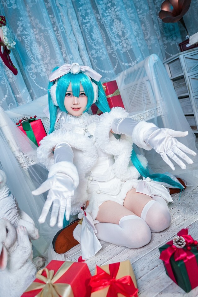 浅木珩阿珩 - 初音未来 [18P-113MB]