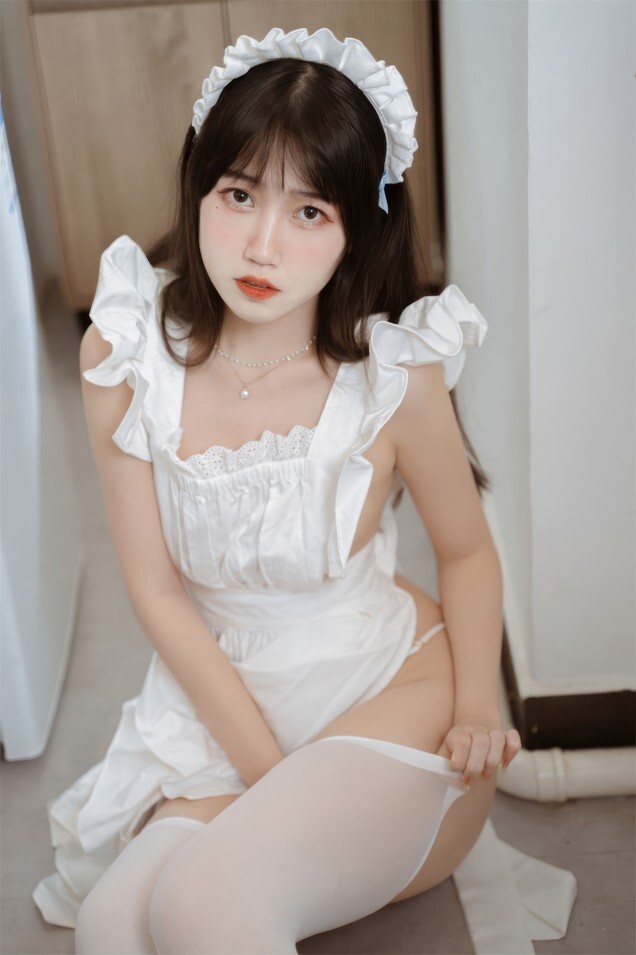 不呆猫 - 厨房小女仆 [35P-212MB]