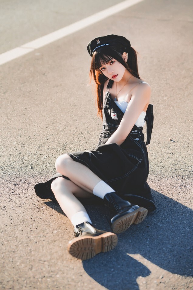 桜桃喵 - 路遥遥 [19P-412MB]