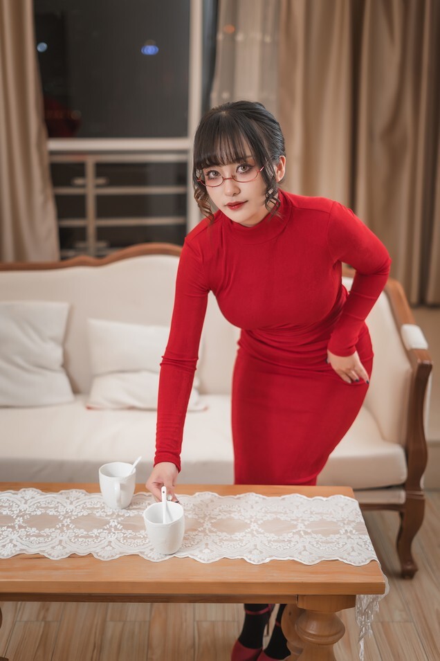 洛璃 LoLiSAMA - 隔壁太太 [113P-2.85GB]