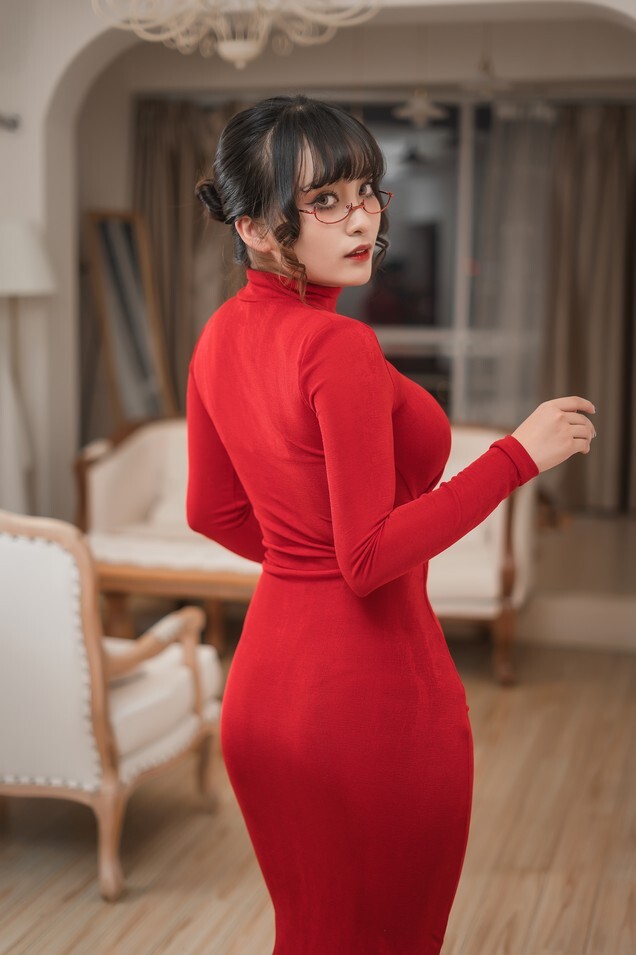 洛璃 LoLiSAMA - 隔壁太太 [113P-2.85GB]