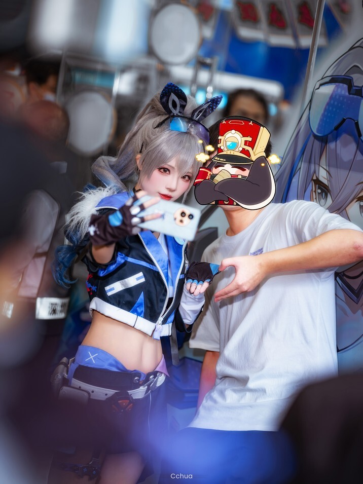 河野華 - 萤火虫动漫游戏嘉年华 银狼 [18P-222MB]