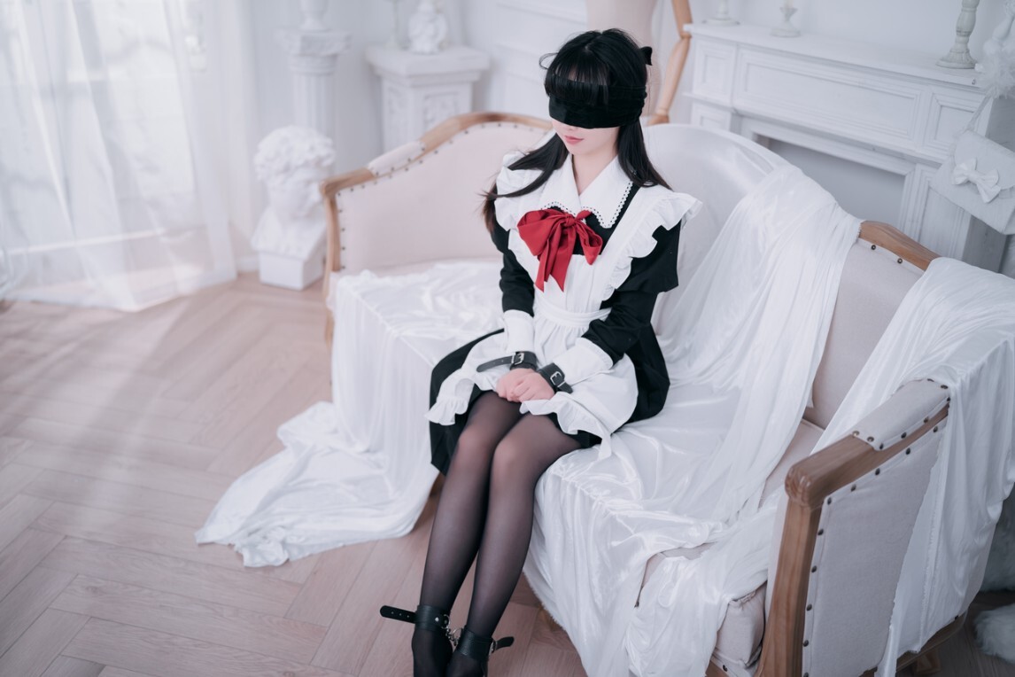 面饼仙儿 – 红高跟女仆 [30P-247MB]