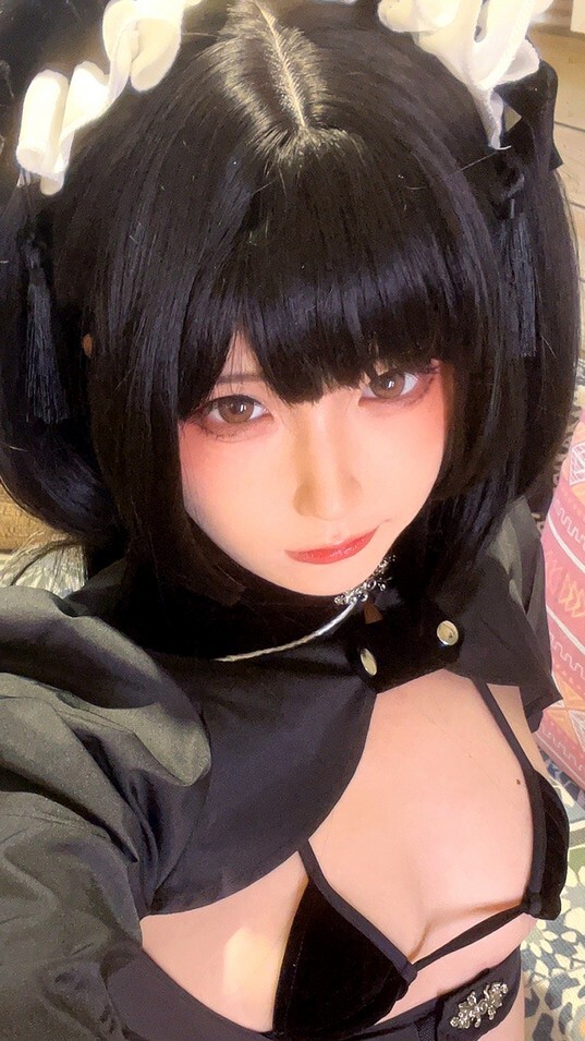 Quan冉有点饿(拖拉大王_) – 中华女仆 [43P-612MB]