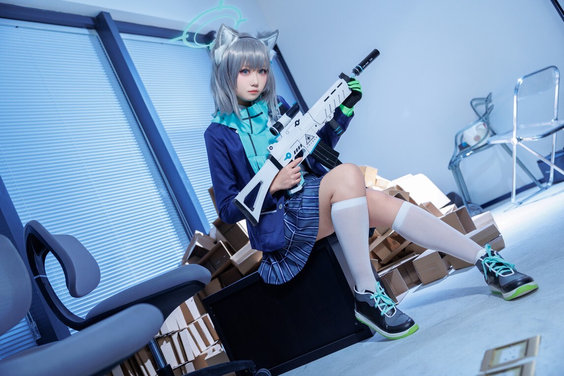 lunana - 场照 砂狼白子 [16P-130MB]