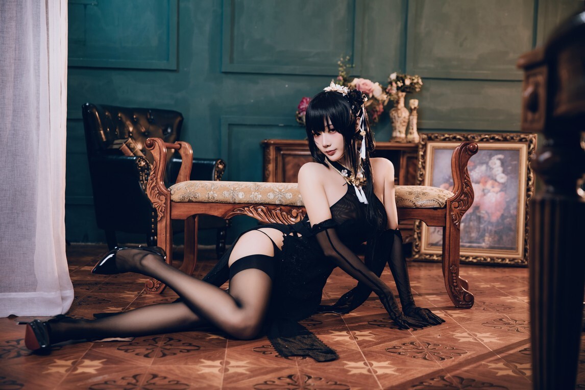 如月灰 - 碧蓝航线 镇海旗袍 [24P-123MB]