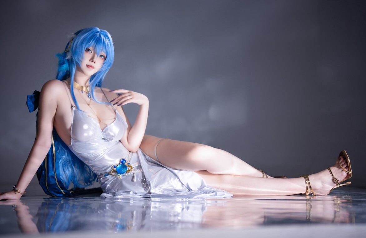 菌烨tako - 海伦礼服 [9P-48.0MB]