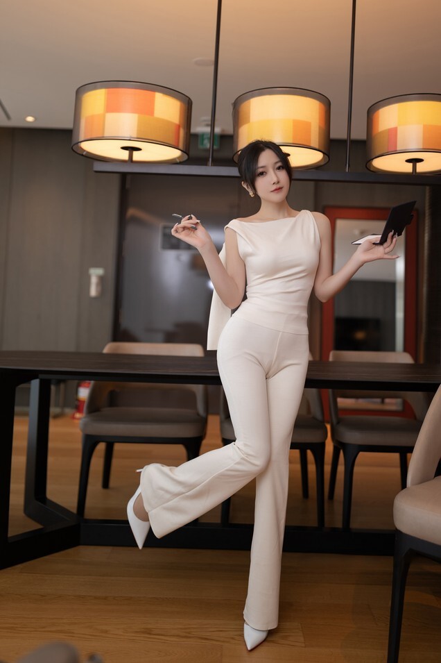 鱼子酱Fish - 职场女人 [122P-1.08GB]