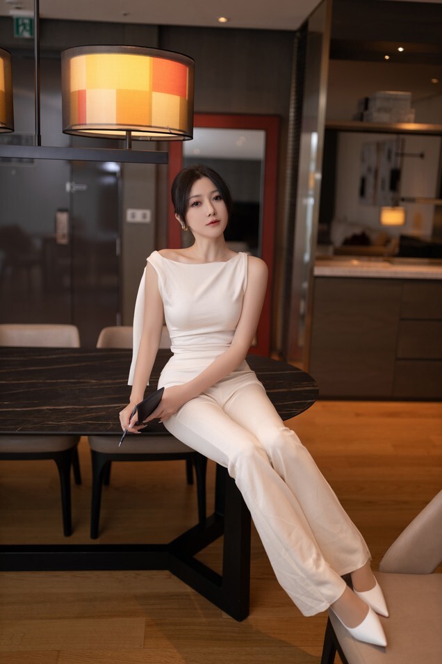 鱼子酱Fish - 职场女人 [122P-1.08GB]