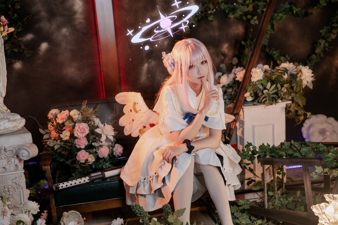 lunana – 圣园未花 [24P-215MB]