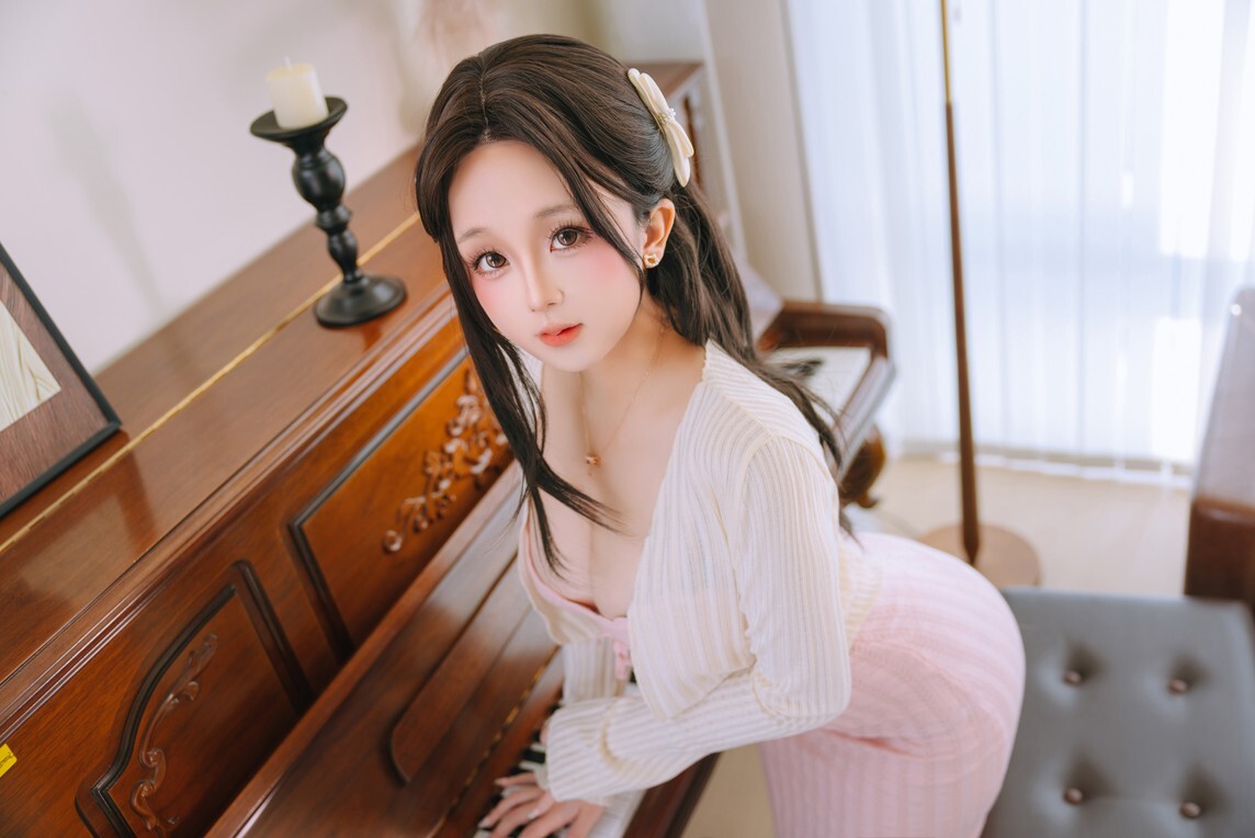 日奈娇 (樱井小莜) – 钢琴老师 [215P5V-2.15GB]