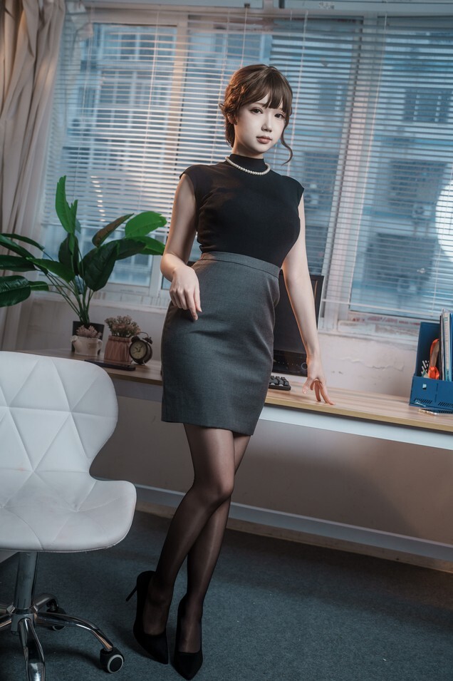 雪晴Astra - 年纪不大的上司姐姐 [70P1V-1.65GB]