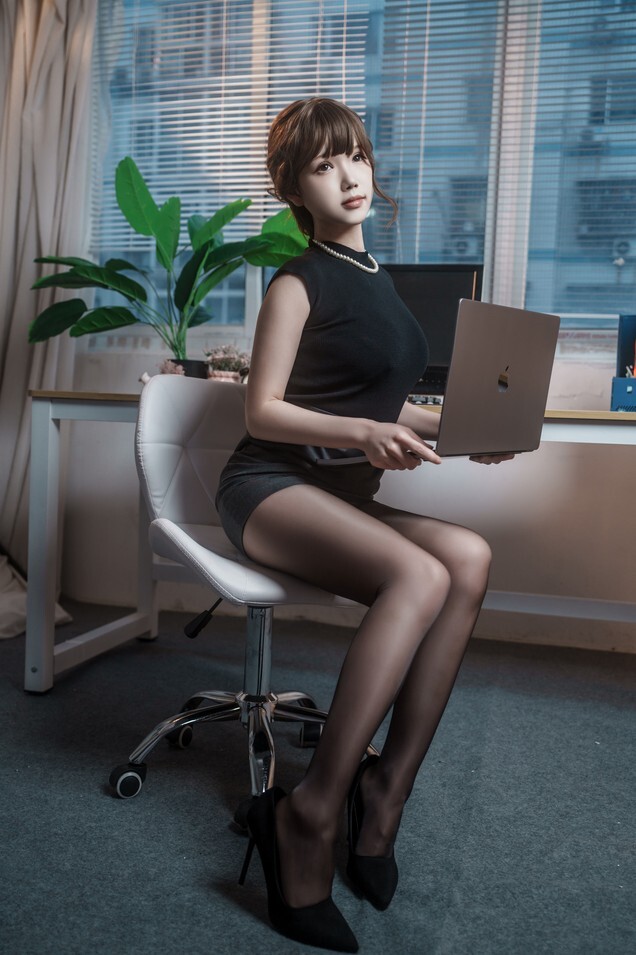 雪晴Astra - 年纪不大的上司姐姐 [70P1V-1.65GB]