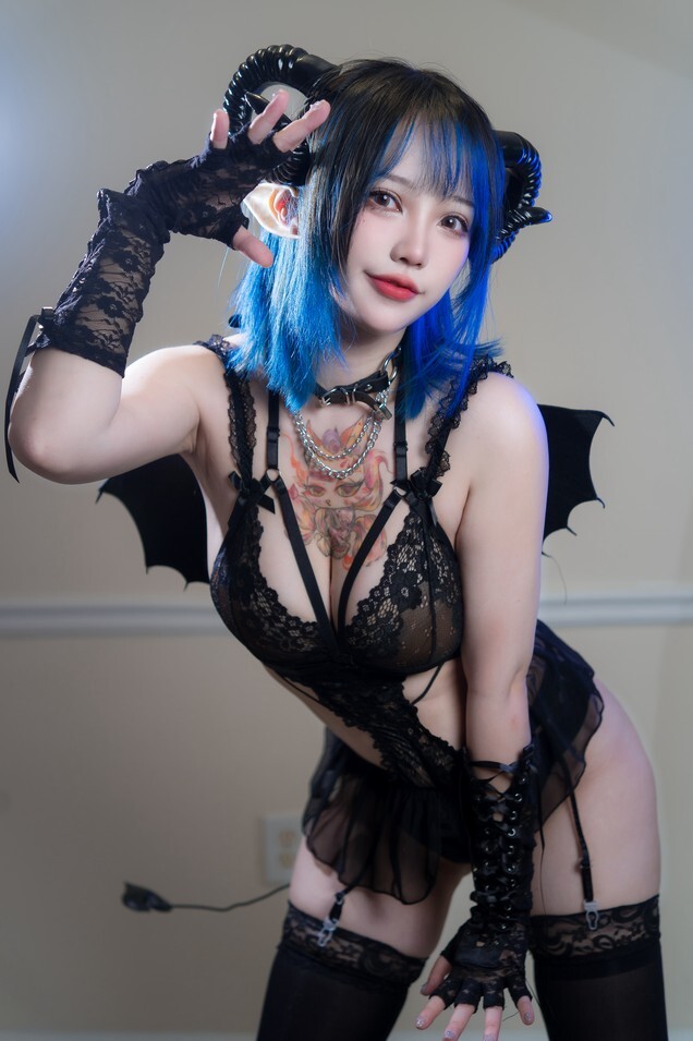 狐洛洛子 - 24年04月限定 深蓝魅魔 [46P-581MB]