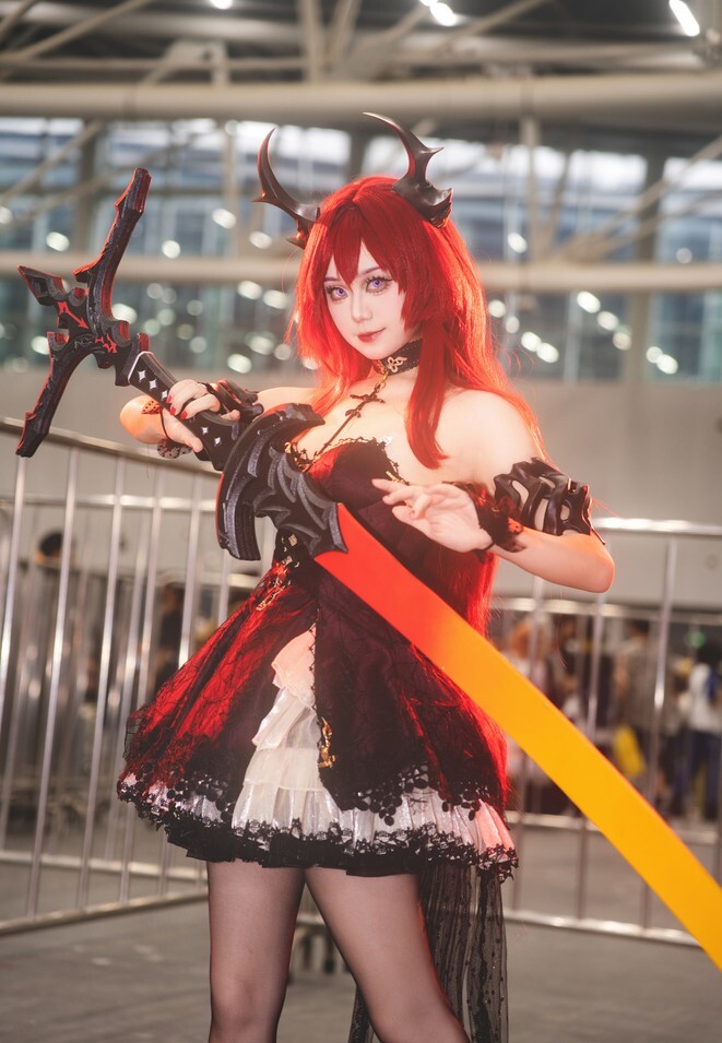 三大吉 – 明日方舟 史尔特尔 [16P-304MB]