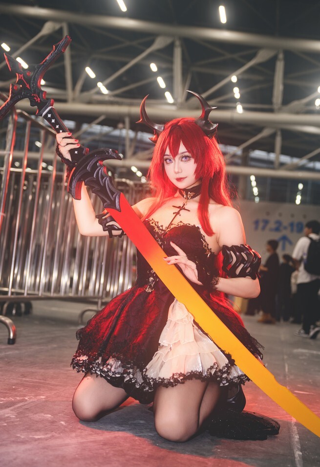 三大吉 - 明日方舟 史尔特尔 [16P-304MB]