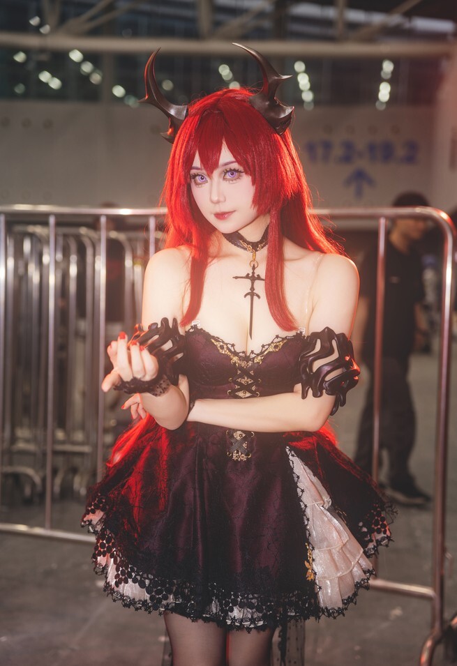 三大吉 - 明日方舟 史尔特尔 [16P-304MB]