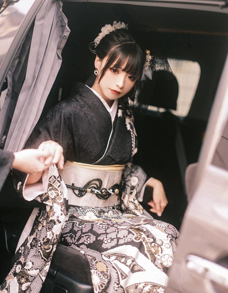 贤儿sherry - 黑道千金 [12P-254MB]