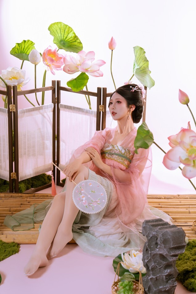 云溪溪 - 奶桃 采莲 [90P-2.12GB]