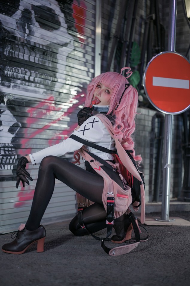 你的蛋蛋 - 交错战线 粉毛卡提娜 [93P-2.18GB]