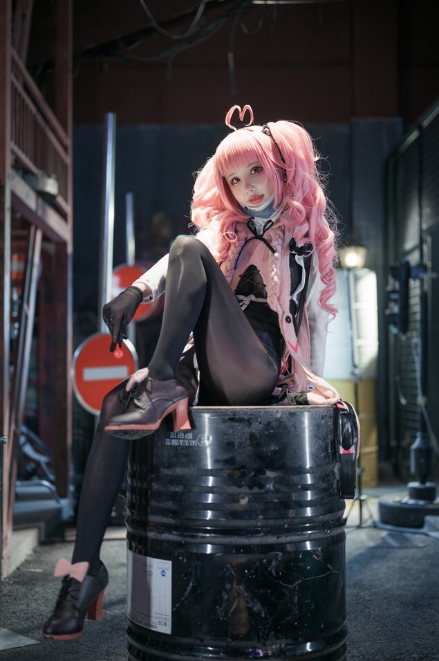 你的蛋蛋 - 交错战线 粉毛卡提娜 [93P-2.18GB]