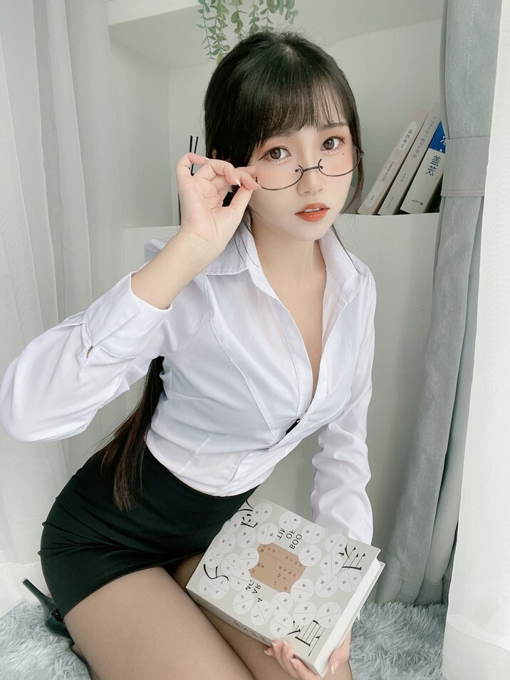 不呆猫 - 黑丝包臀OL [24P5V-908MB]