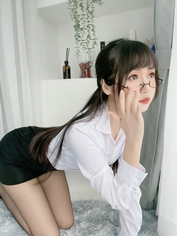 不呆猫 – 黑丝包臀OL [24P5V-908MB]