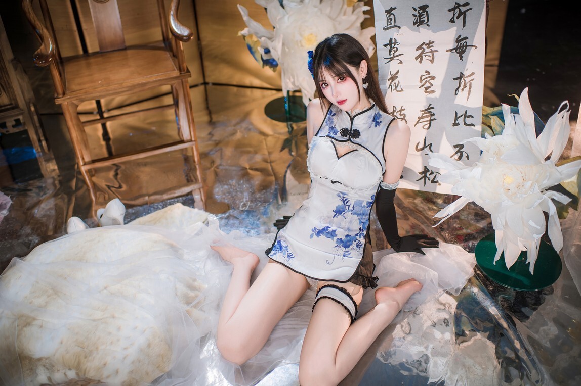 羽生三未 - 瓶儿 青花瓷旗袍 [25P-307MB]