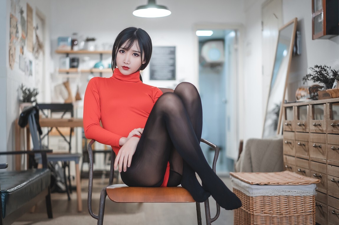 面饼仙儿 - 皮裤连体红毛衣 [20P-289MB]