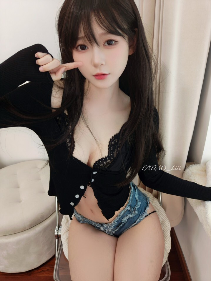 迷之呆梨 - 2025-08月fantia会员订阅合集 (全6期) [127P1V-451MB]