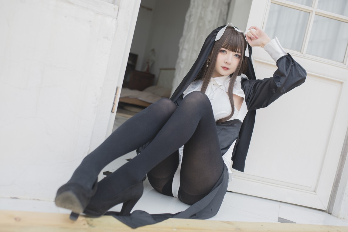 51酱 - 修女 [24P-225MB]