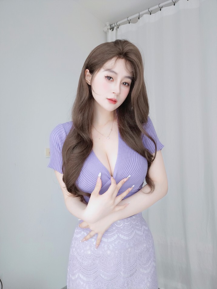 白银81 - Fantia 2024年10月订阅合集（15套） [105P5V-1.15GB]