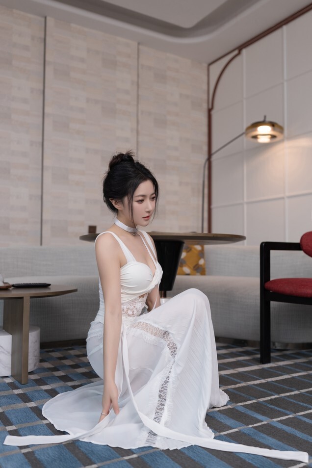 鱼子酱Fish - 白裙 [120P-813MB]