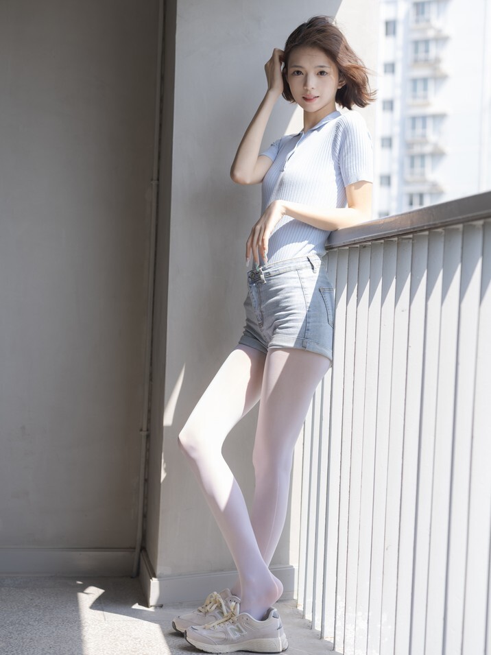 森萝财团 - 媛媛 001 试拍 白丝 15D 超薄 超密植绒 [59P1V-3.20GB]