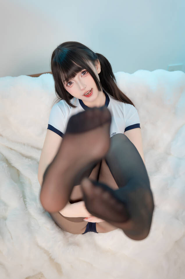 神楽坂真冬 - 秘密体操服 [75P2V-388MB]