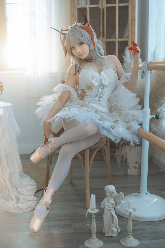 是三不是世w - 明日方舟 W 芭蕾 [27P-190MB]