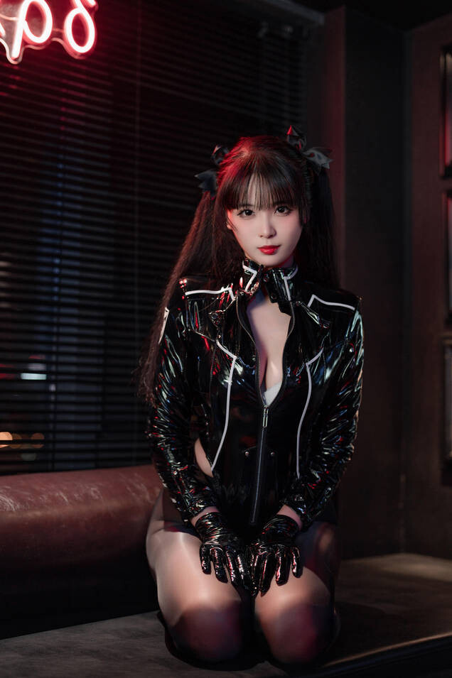 轩萧学姐 - 黑丝通讯官 [60P-286MB]