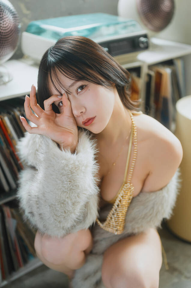 けん研🧪 (けんけん) – 【DL】Gold写真集 [110P-972MB]