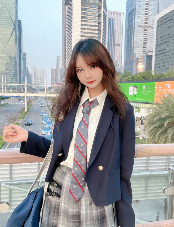 51酱 – 2023年01月真爱粉 [76P8V-435MB]